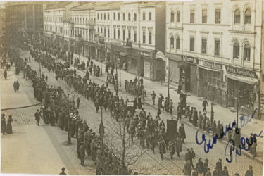 Ulica Gdańska (strona lewa), wkroczenie wojsk polskich do Bydgoszczy(Archiwum Państwowe w Bydgoszczy, Zbiór fotografii Archiwum Państwowego w Bydgoszczy, , sygn. 1421)