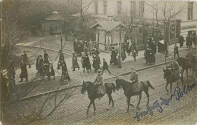 Ulica Gdańska, wkroczenie wojsk polskich do Bydgoszczy (Archiwum Państwowe w Bydgoszczy, Zbiór fotografii Archiwum Państwowego w Bydgoszczy, sygn. 1421)