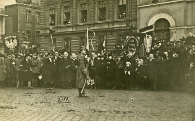 Przejęcie Bydgoszczy przez władze polskie. Przemawia płk Witold Butler, który na czele wojsk polskich wkroczył do miasta. 01.1920 r. (Wojskowe Biuro Historyczne, sygn. K-28-21)