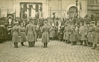 Poświęcenie sztandaru 8 Pułku Strzelców Wielkopolskich. Bydgoszcz, 01.1920 r. (Wojskowe Biuro Historyczne, sygn. K-28-36)
