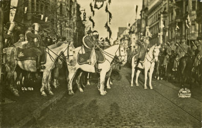 Orkiestra 3 Pułku Ułanów podczas defilady. Bydgoszcz, 01.1920 r. (Wojskowe Biuro Historyczne, sygn. K-28-4)