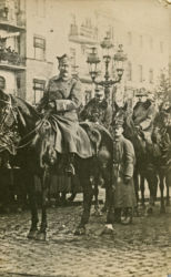 Przejęcie Bydgoszczy przez władze polskie. Generał Józef Dowbor-Muśnicki odbiera defiladę. 01.1920 r (Wojskowe Biuro Historyczne, sygn. K-28-9)