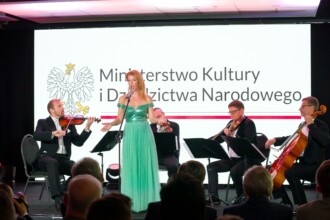 Występ artystów z Opery Nova w Bydgoszczy solistka i kwartet smyczkowy