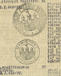 Pieczęć duża i mała Magistratu Miasta Bydgoszczy stosowana do 1933 r. Pieczęć duża i mała Magistratu Miasta Bydgoszczy stosowana do 1933 r. fragment murów obronnych z otwartą połową bramy trzema wieżami w otoku napis Magistrat miasta Bydgoszczy